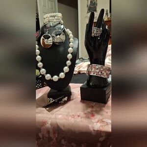 Elegant Pearl and Silver Jewelry Set